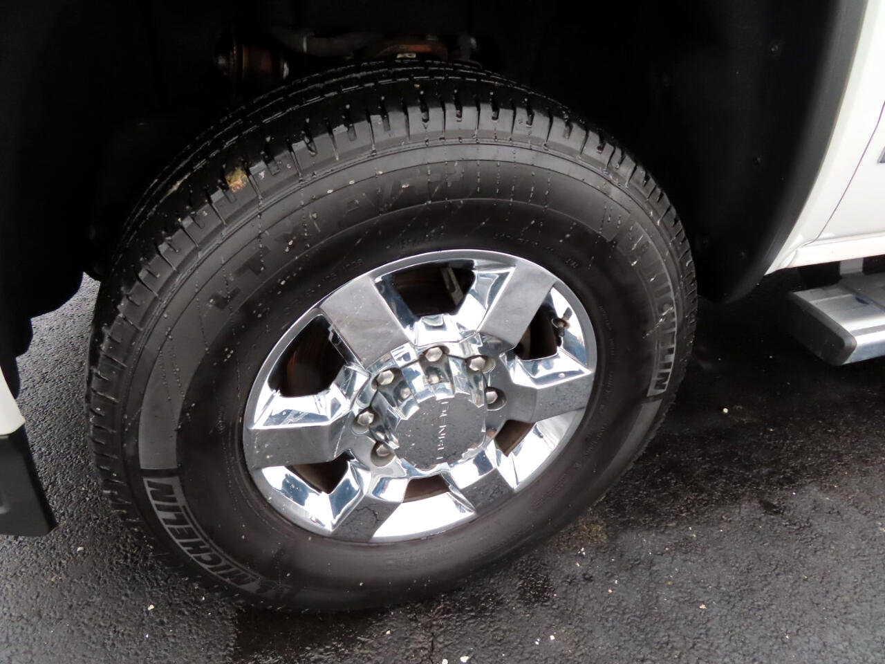 Used 2019 GMC Sierra 3500 Denali w/ Duramax Plus Package image 10