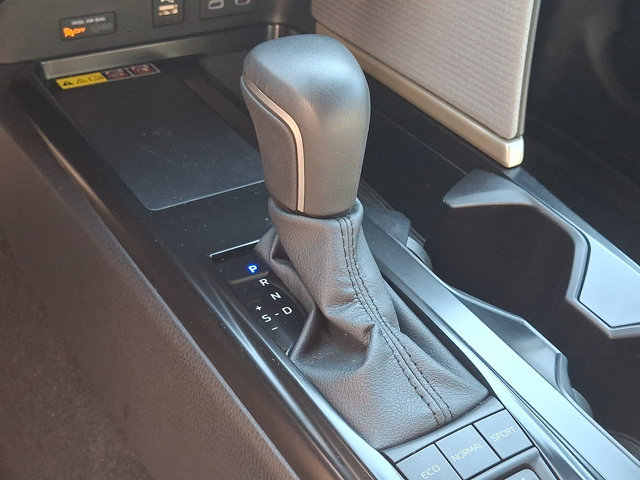 Used 2025 Toyota Camry SE FWD image 15