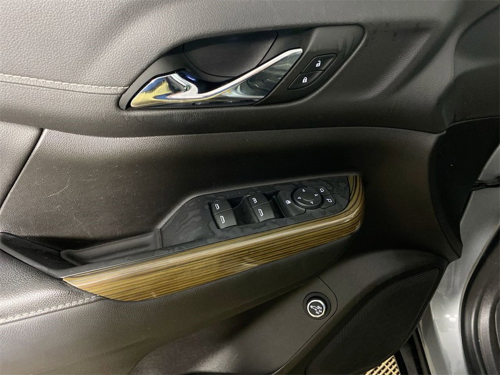 Used 2023 GMC Acadia SLE w/ Driver Convenience Package image 13