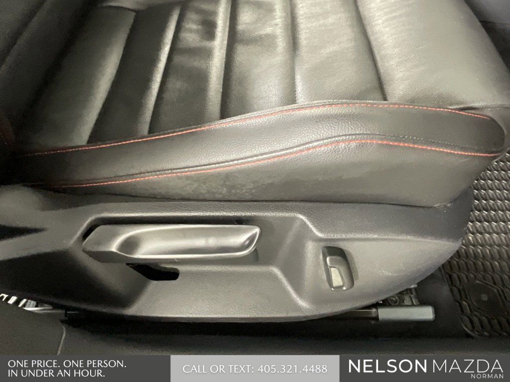 Used 2017 Volkswagen GTI SE image 28