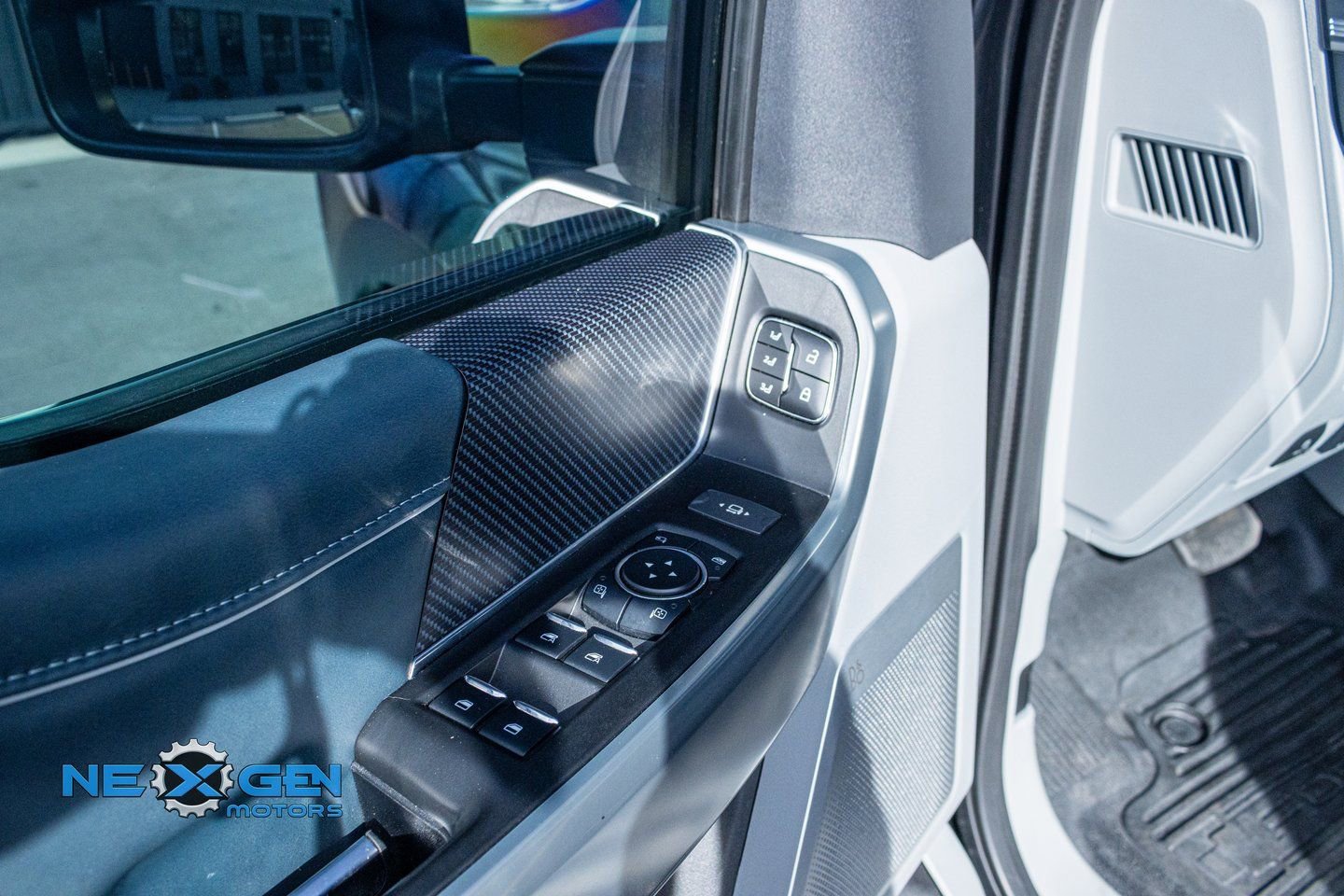 Used 2023 Ford F350 Limited w/ FX4 Off-Road Package image 12