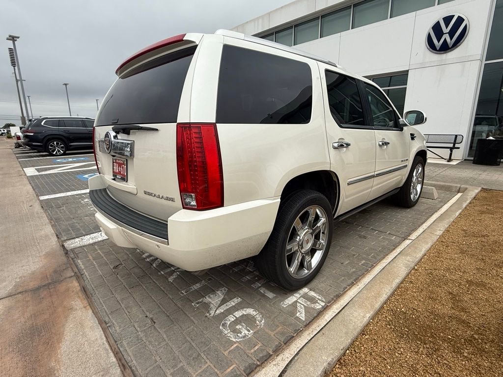 Used 2012 Cadillac Escalade Luxury AWD/4WD image 6