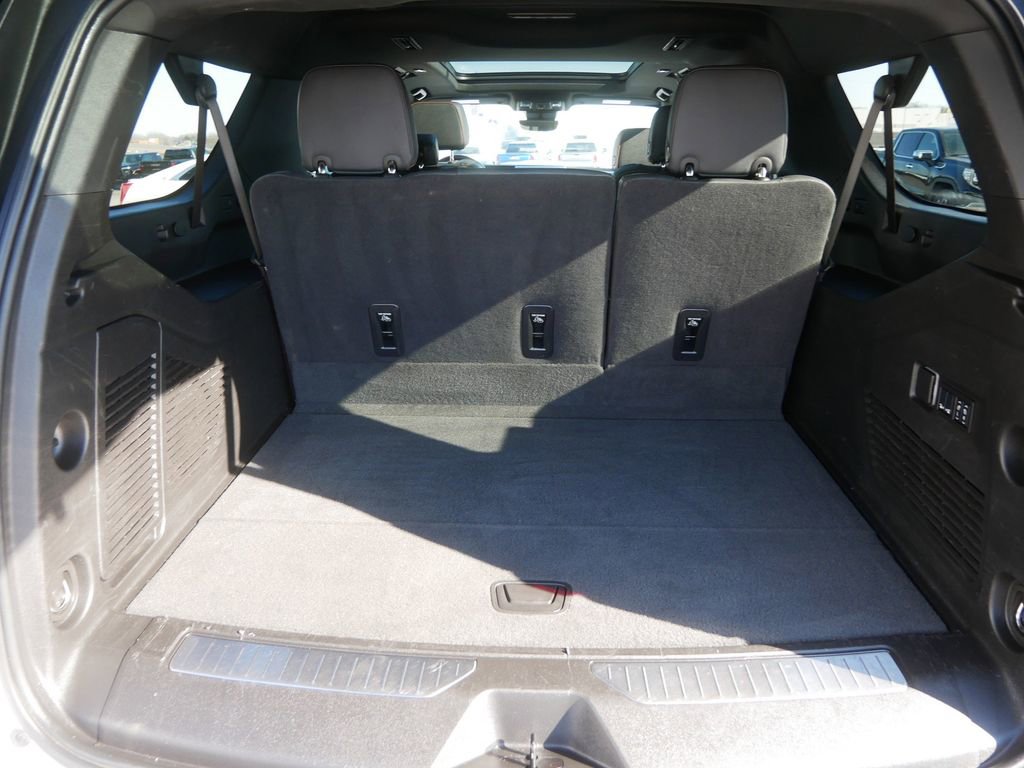 Certified 2025 GMC Yukon XL AT4 w/ AT4 Premium Package AWD/4WD image 10