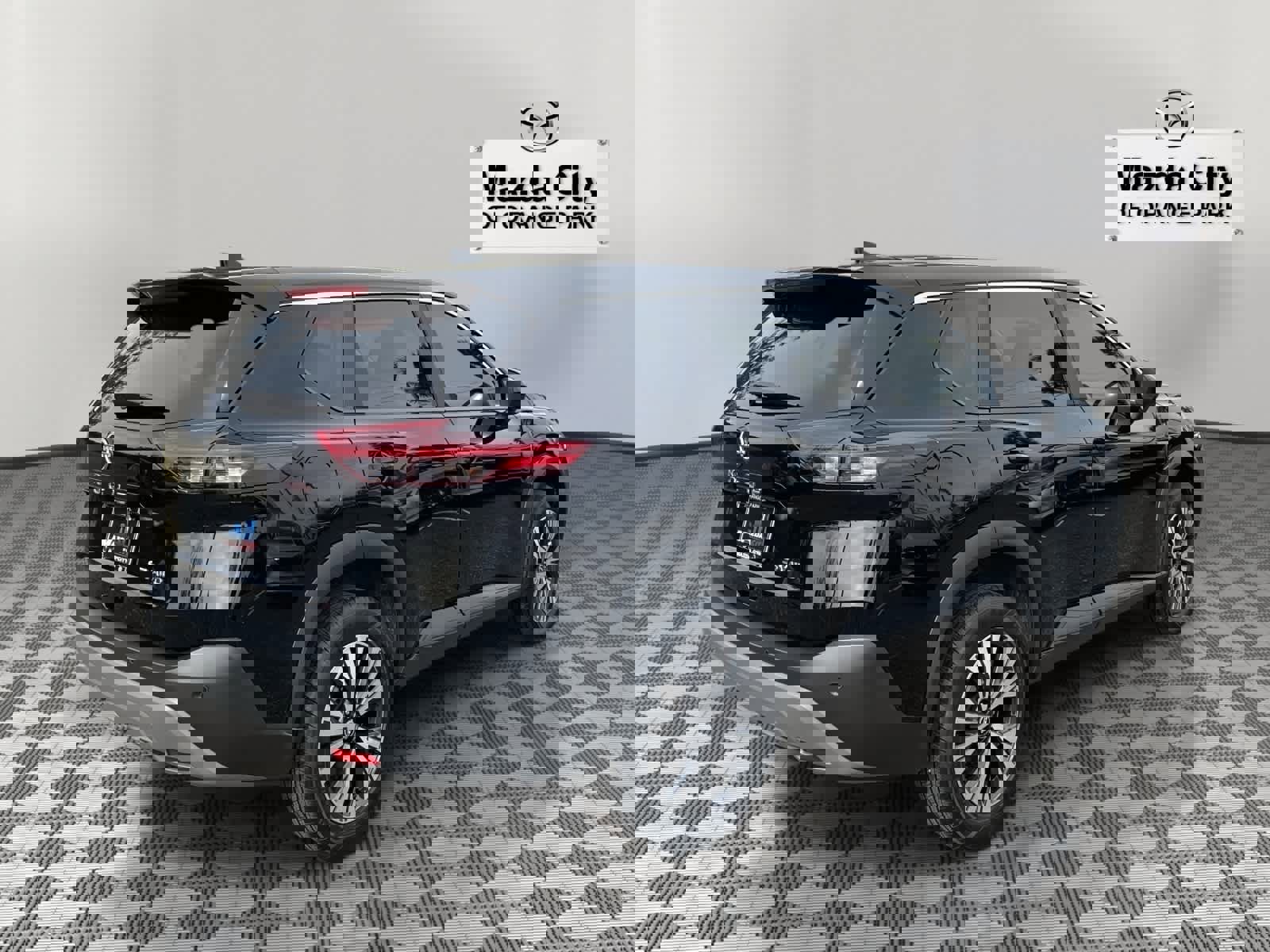 Used 2023 Nissan Rogue SV image 5