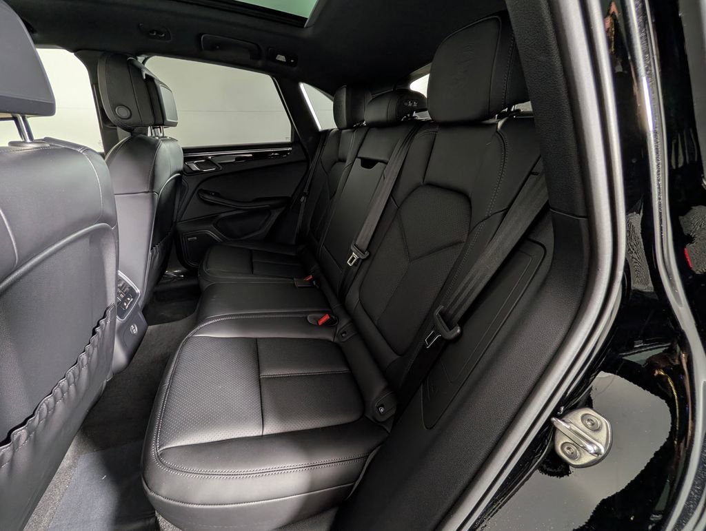 New 2026 Porsche Macan AWD/4WD image 24