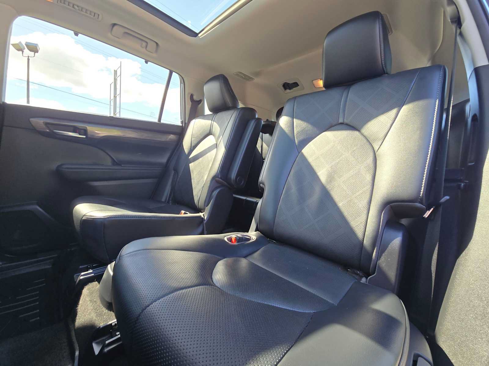 Used 2021 Toyota Highlander Platinum AWD/4WD image 17