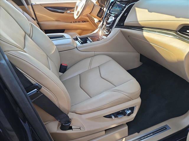 Used 2019 Cadillac Escalade ESV Platinum AWD/4WD image 25