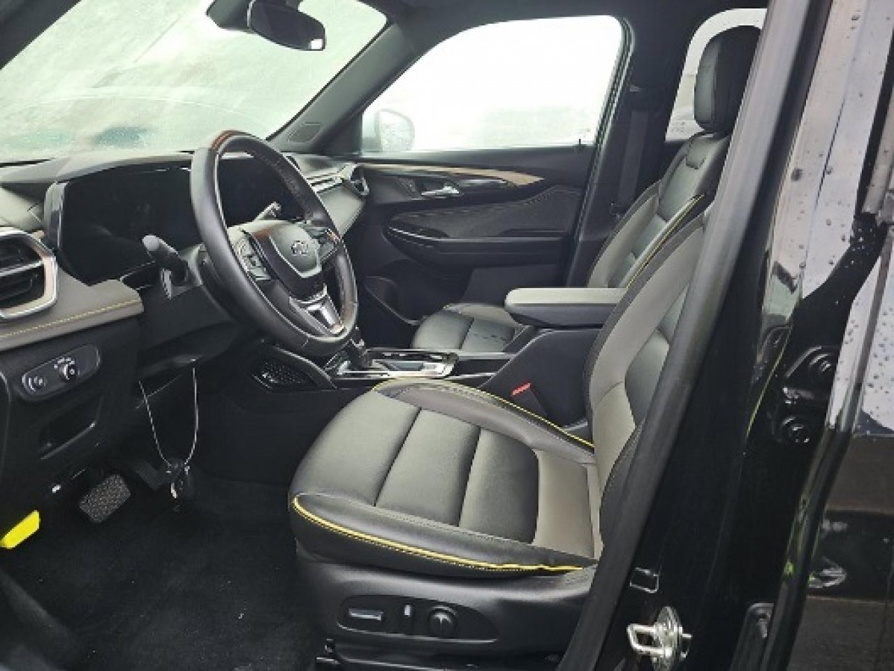 Used 2025 Chevrolet TrailBlazer ACTIV w/ Driver Confidence Package image 11