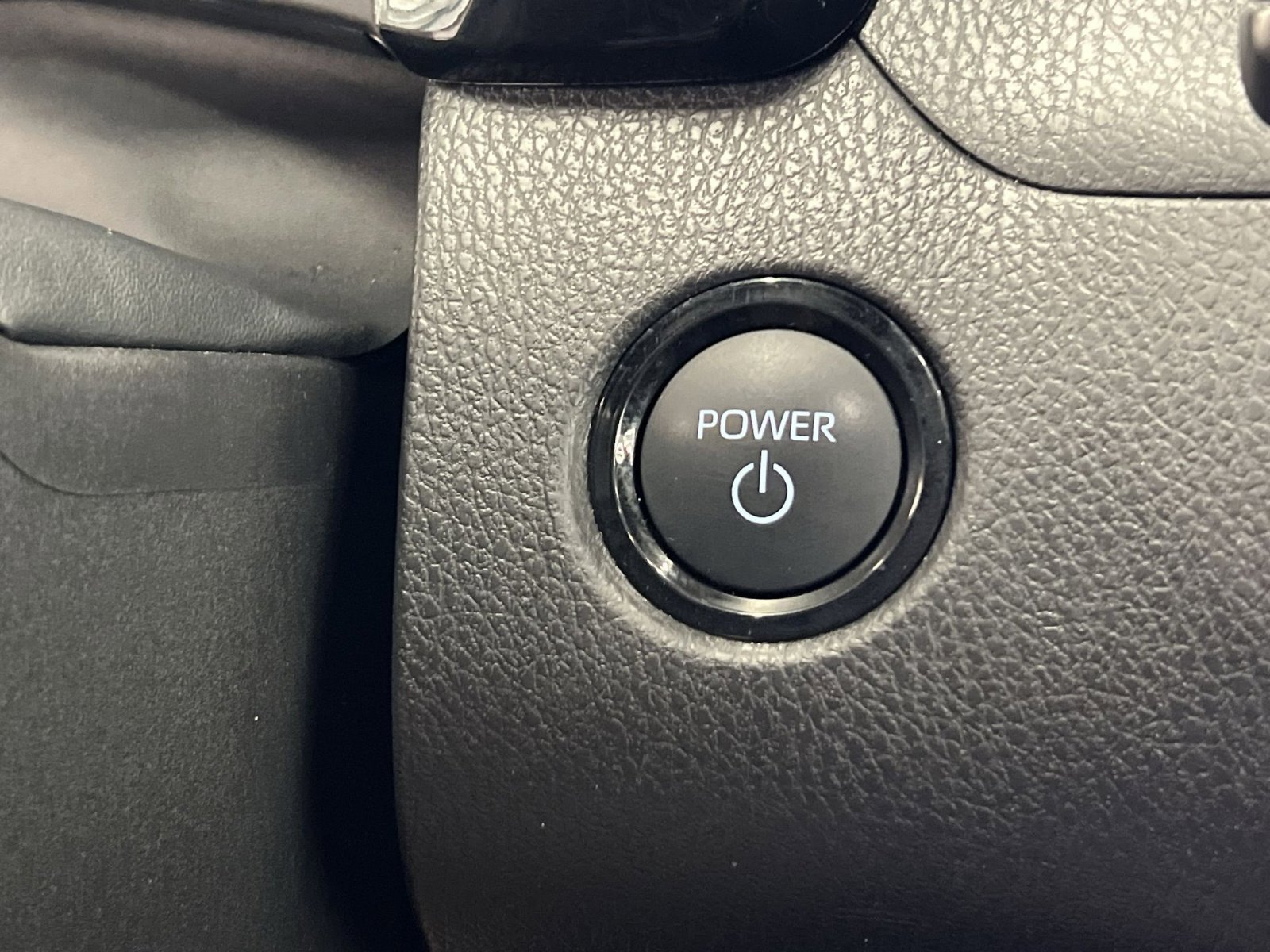 Used 2025 Toyota Camry SE image 32