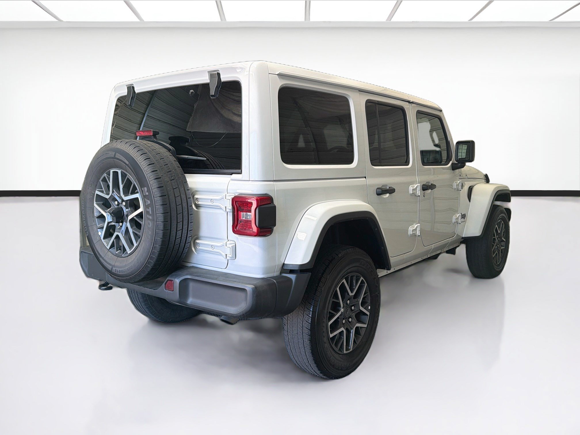 Used 2025 Jeep Wrangler Unlimited Sahara AWD/4WD image 4