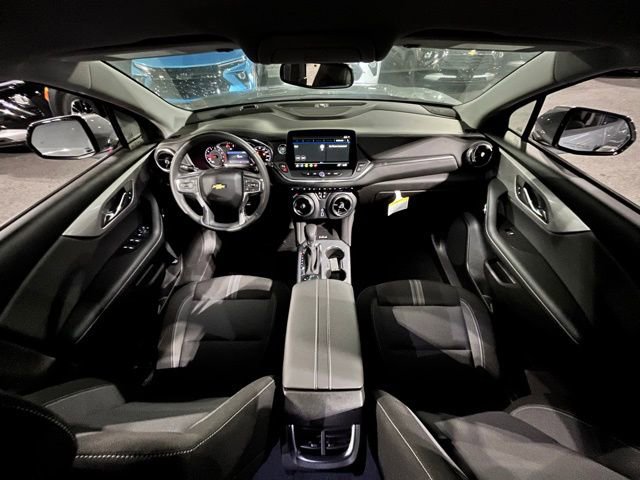 Used 2024 Chevrolet Blazer LT w/ Convenience Package FWD image 23