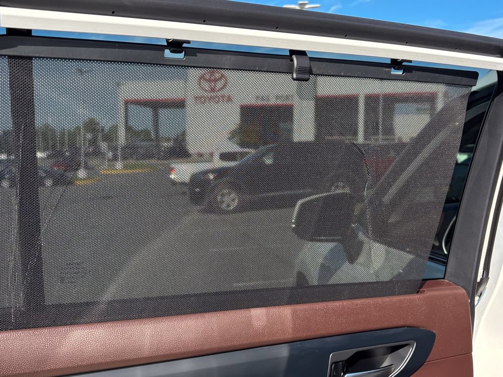 Used 2022 Toyota Highlander XLE AWD/4WD image 43