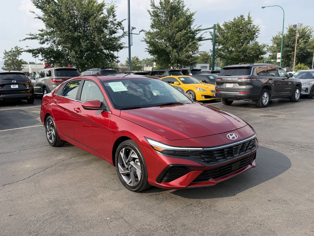 Used 2025 Hyundai Elantra SEL FWD image 3