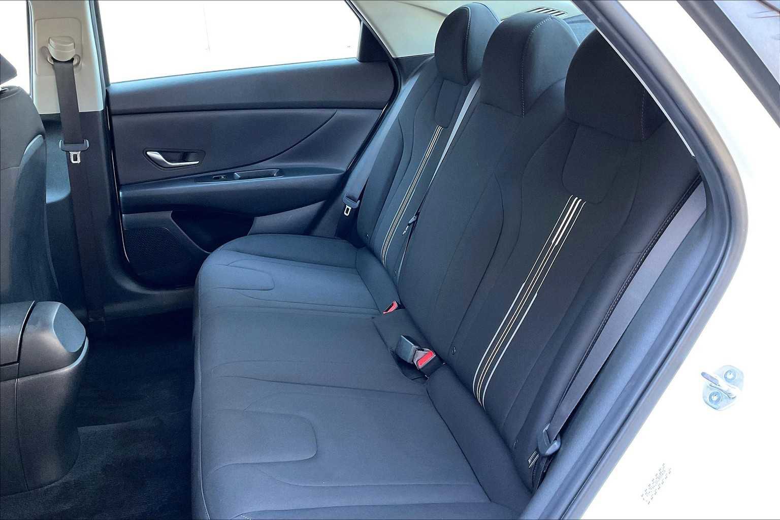 Used 2023 Hyundai Elantra Blue image 14