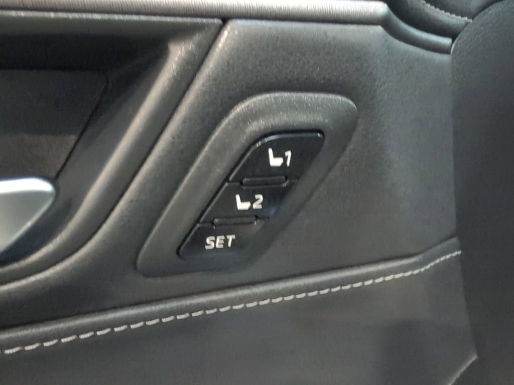 Certified 2023 Toyota Venza Limited image 23