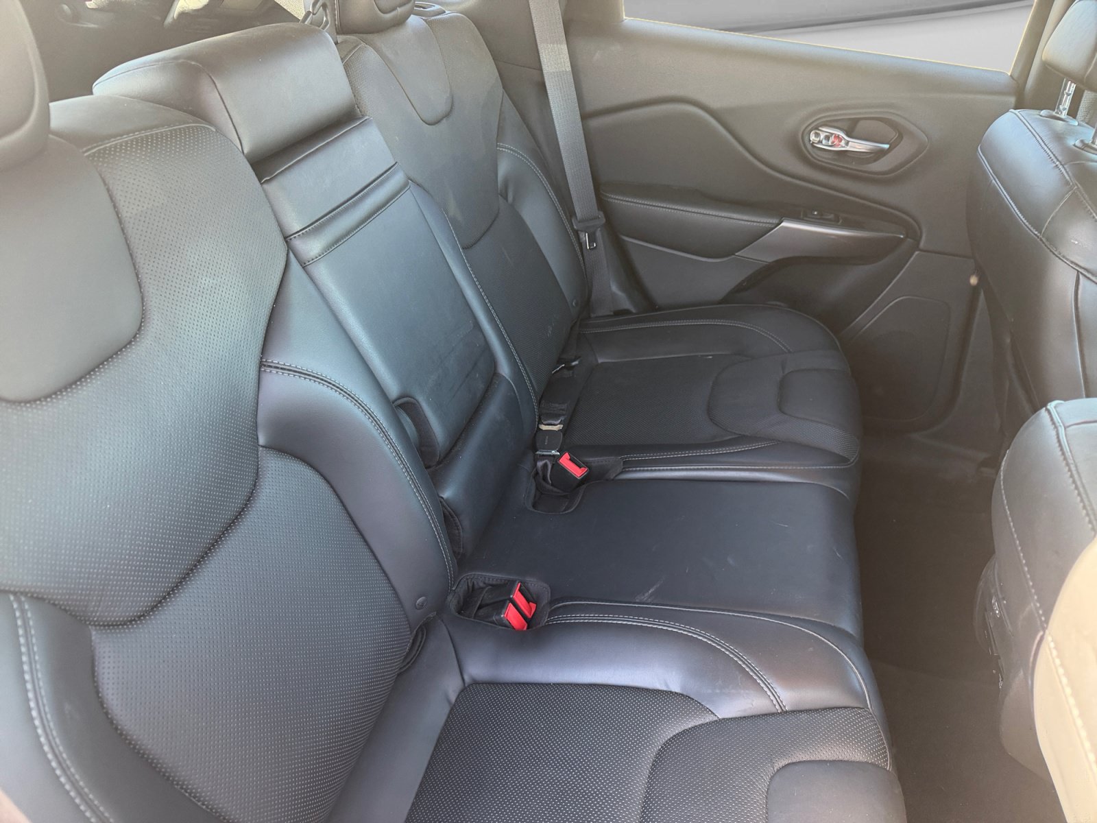 Used 2019 Jeep Cherokee Limited AWD/4WD image 29