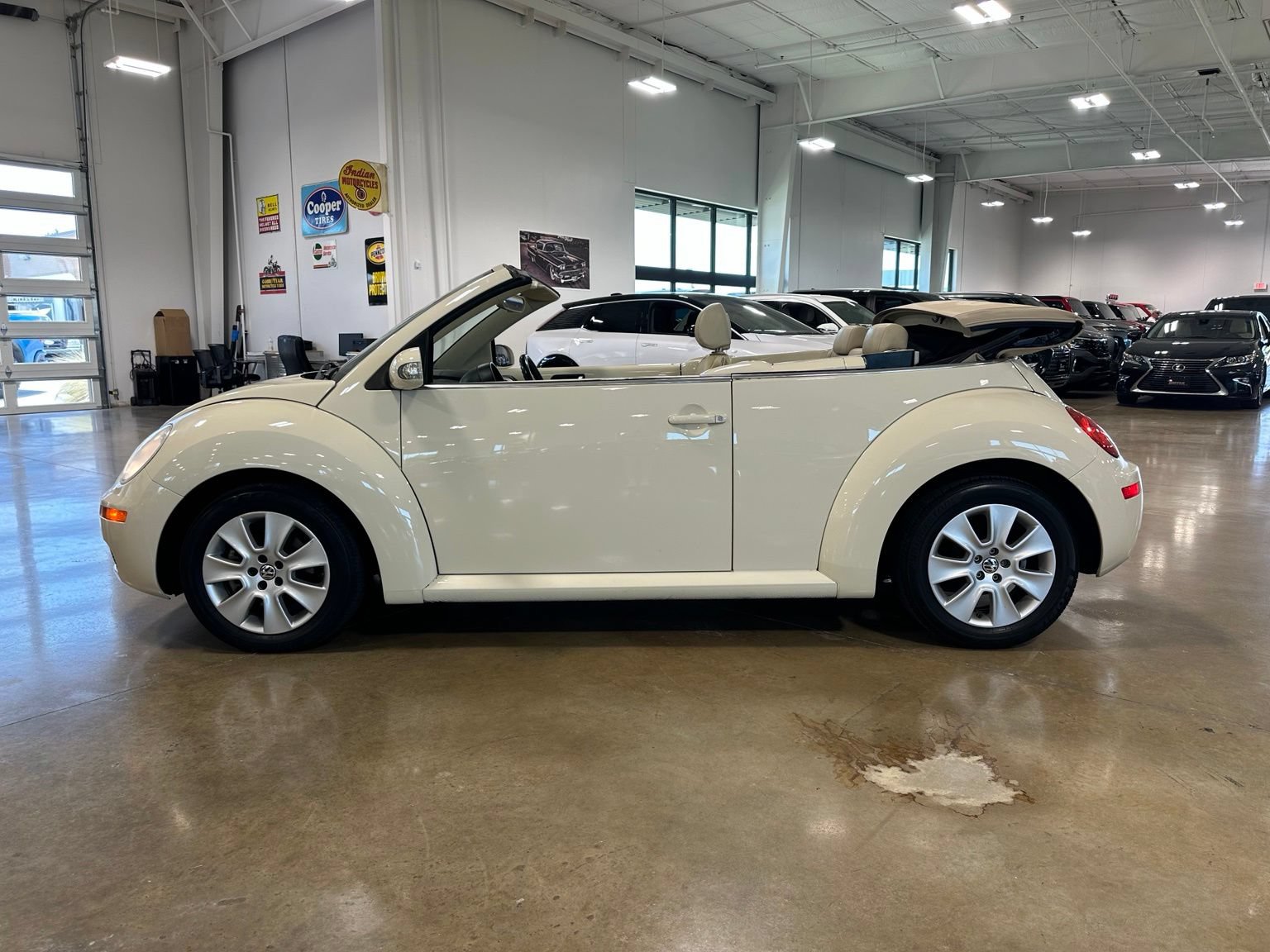 Used 2010 Volkswagen Beetle Final Edition FWD image 8