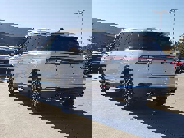 New 2026 Lincoln Aviator AWD image 6