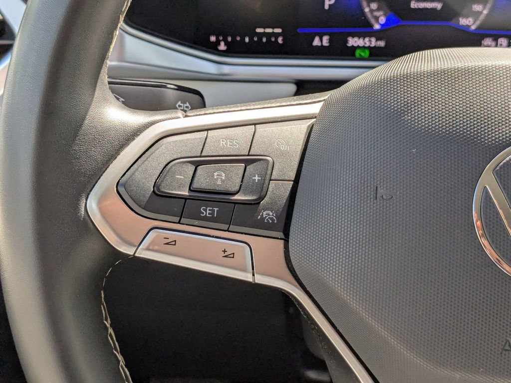 Used 2025 Volkswagen Taos SE AWD/4WD image 16