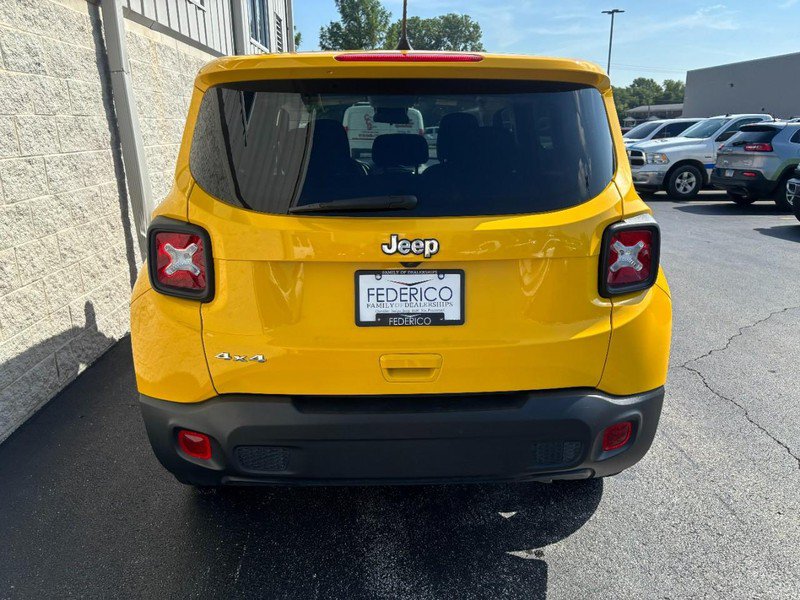Used 2023 Jeep Renegade Latitude AWD/4WD image 4