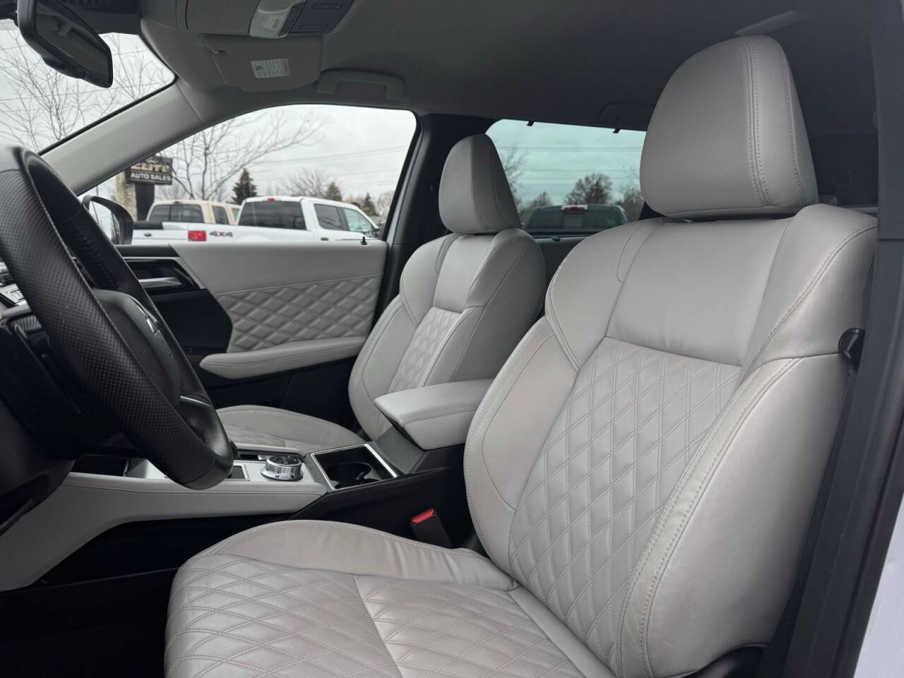 Used 2023 Mitsubishi Outlander SEL image 14