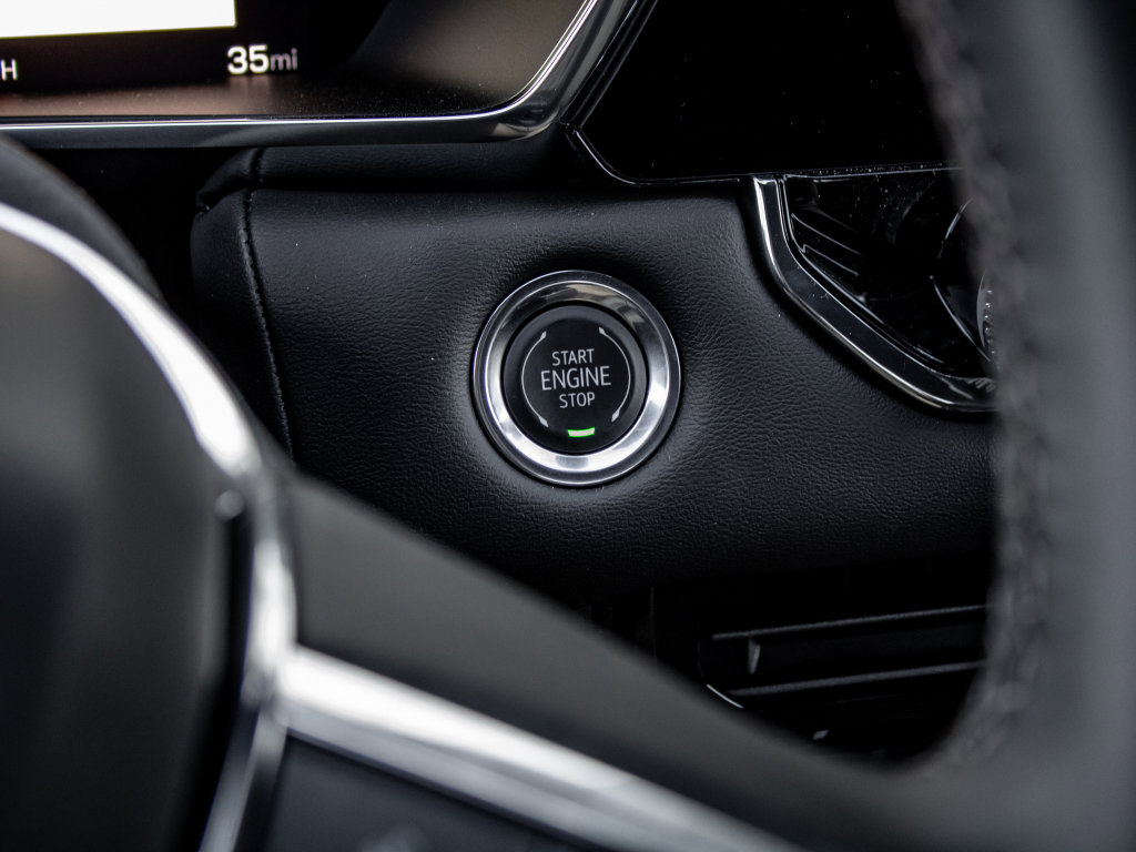 New 2025 GMC Canyon Elevation w/ Convenience Package image 30