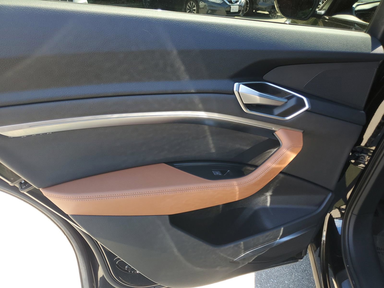 Used 2021 Audi e-tron Premium Plus w/ Premium Plus Package image 16