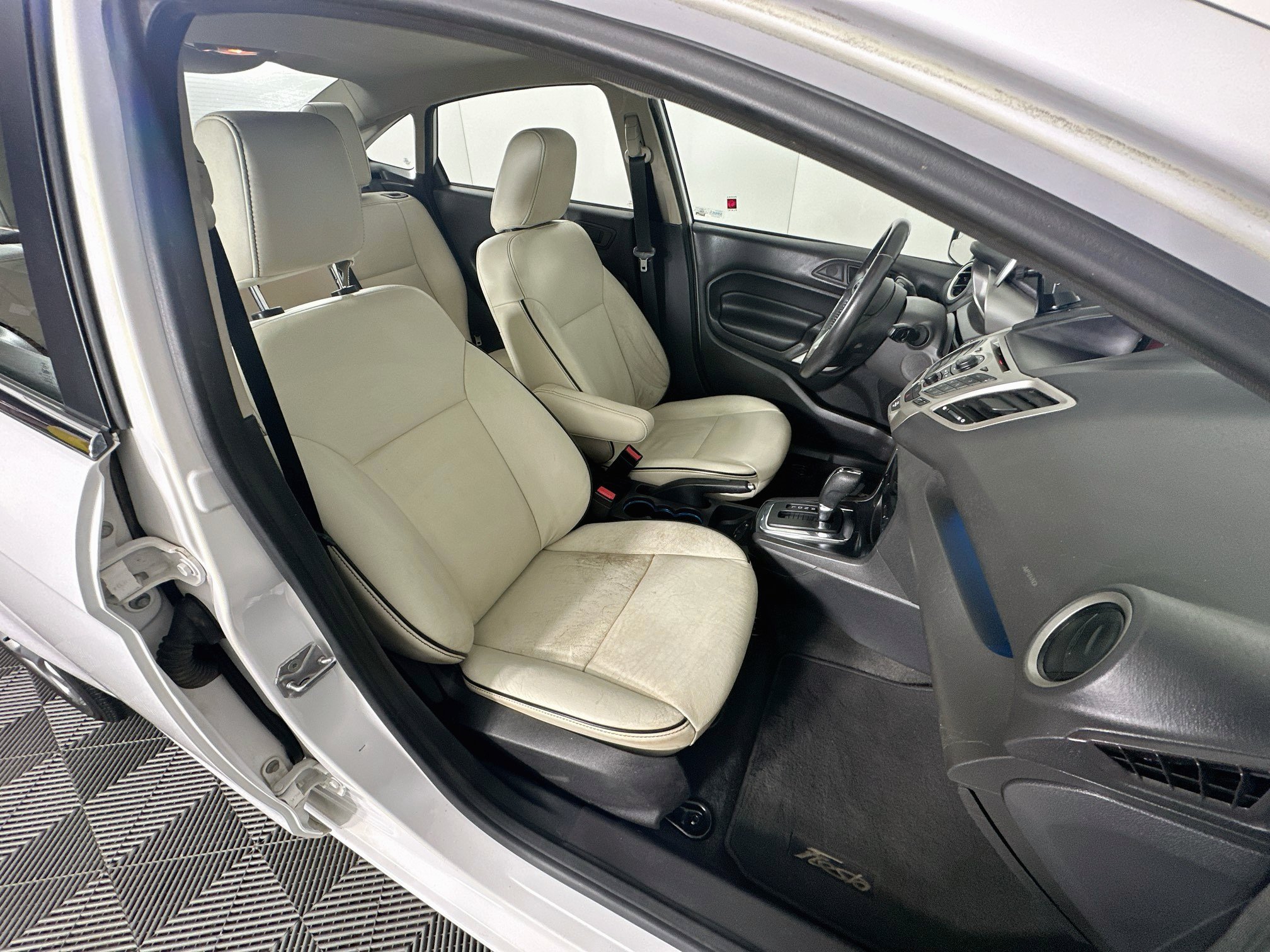 Used 2012 Ford Fiesta SEL FWD image 29