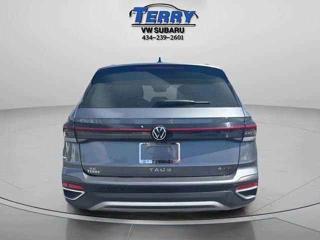 Used 2025 Volkswagen Taos SE AWD/4WD image 2