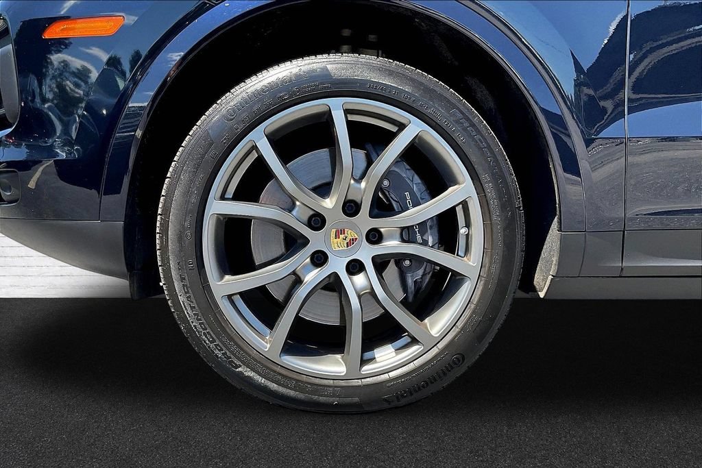 Used 2022 Porsche Cayenne AWD/4WD image 32