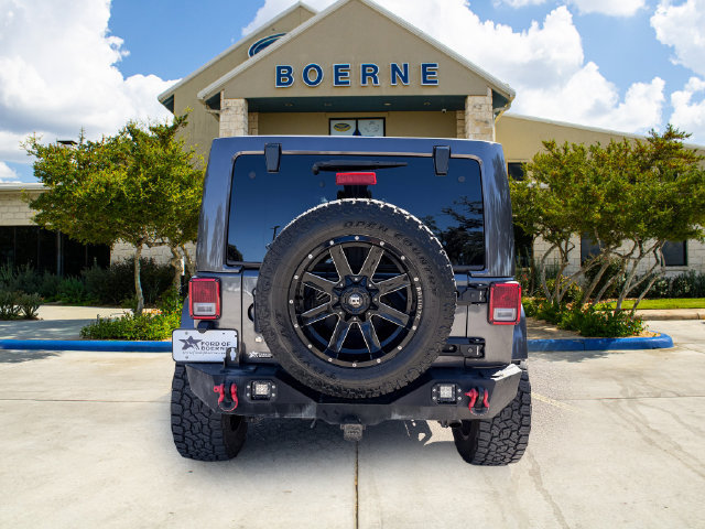 Used 2017 Jeep Wrangler Unlimited Rubicon w/ Connectivity Group AWD/4WD image 4