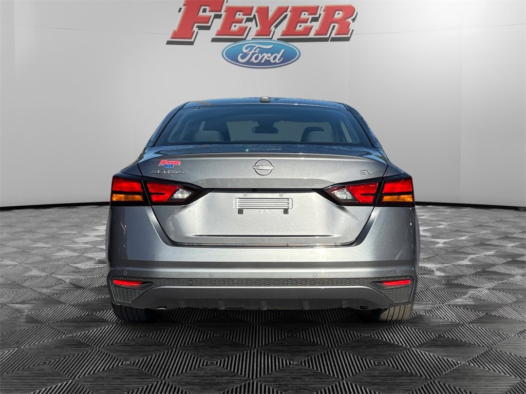 Used 2024 Nissan Altima 2.5 SV image 4