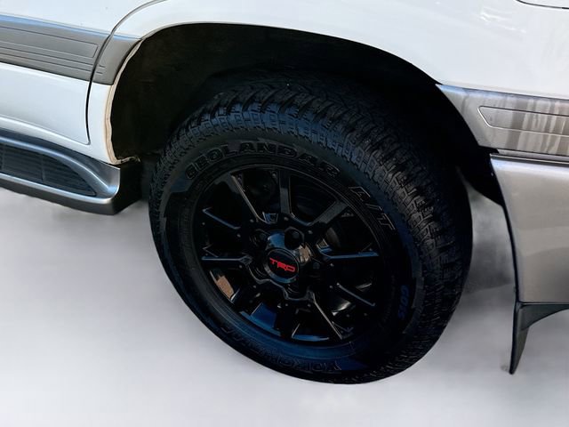 Used 2007 Toyota Land Cruiser w/ Convenience Pkg image 32