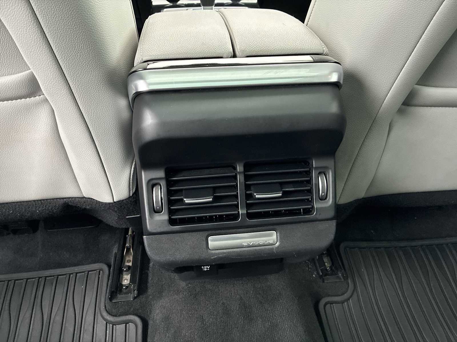 Used 2020 Land Rover Range Rover Evoque SE image 21