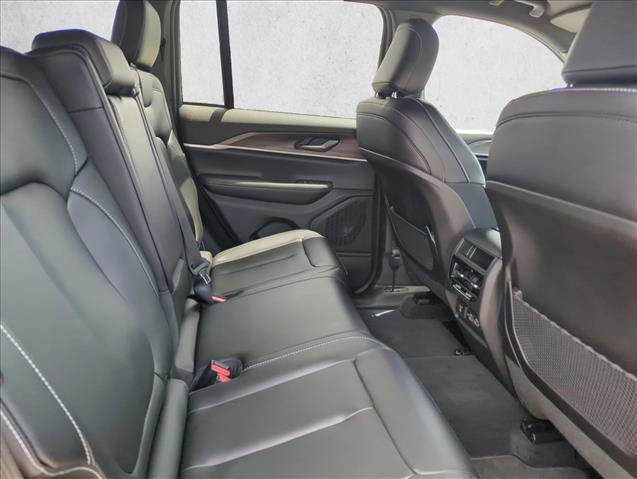 Used 2025 Jeep Grand Cherokee Limited RWD image 18