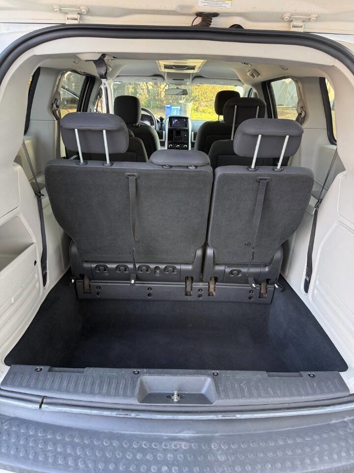 Used 2010 Dodge Grand Caravan SXT FWD image 12