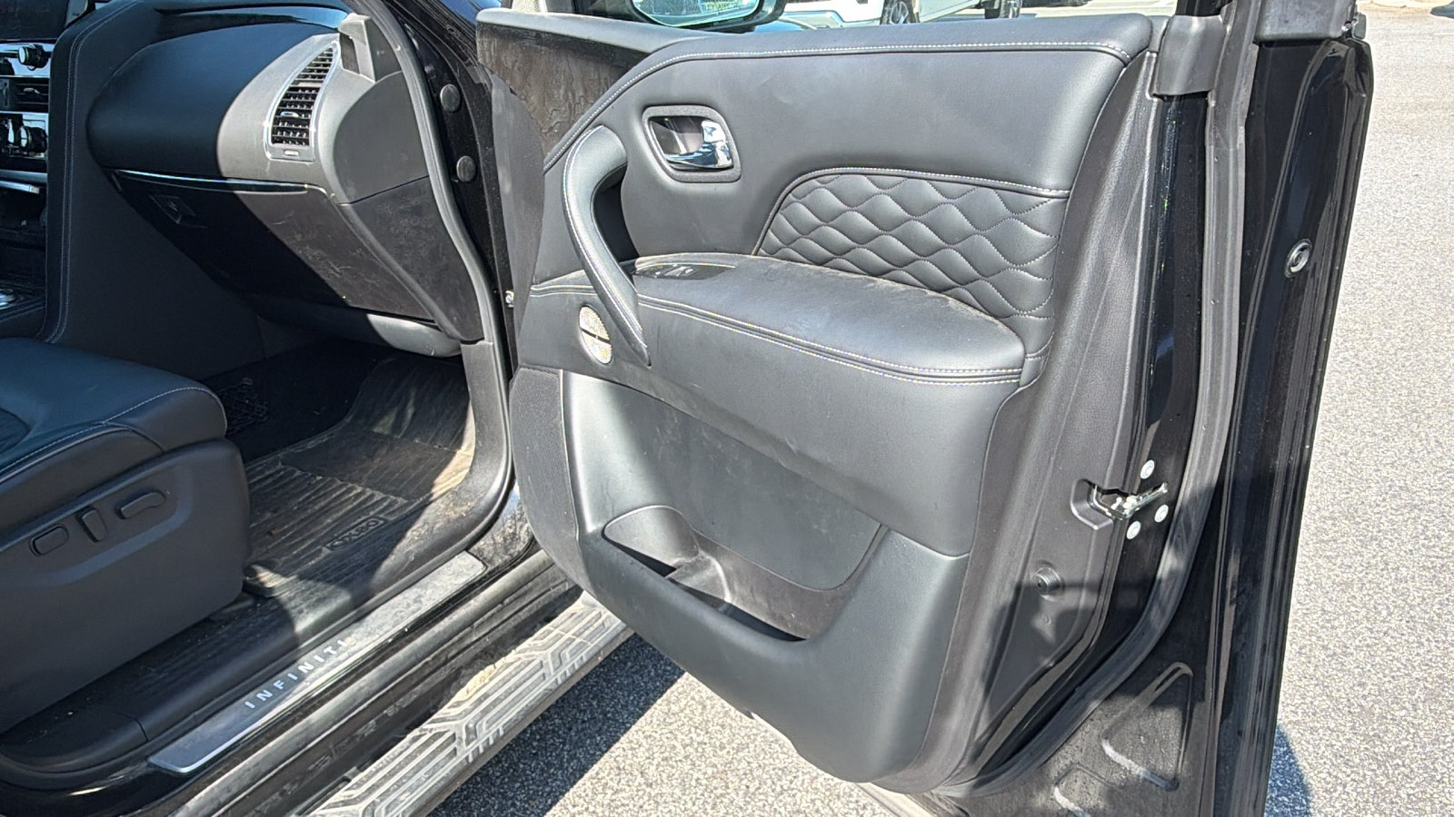 Used 2024 INFINITI QX80 Sensory AWD/4WD image 19