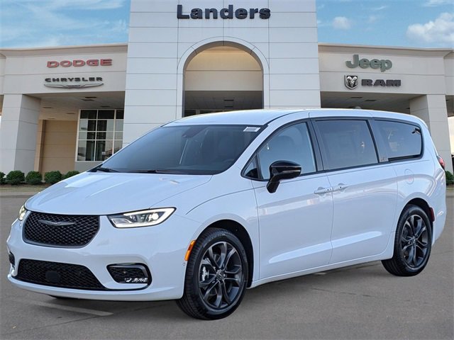New 2026 Chrysler Pacifica Select