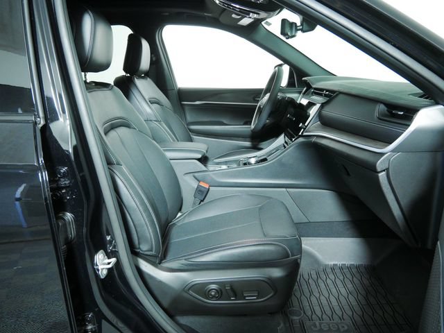 Used 2026 Jeep Grand Cherokee Limited AWD/4WD image 12
