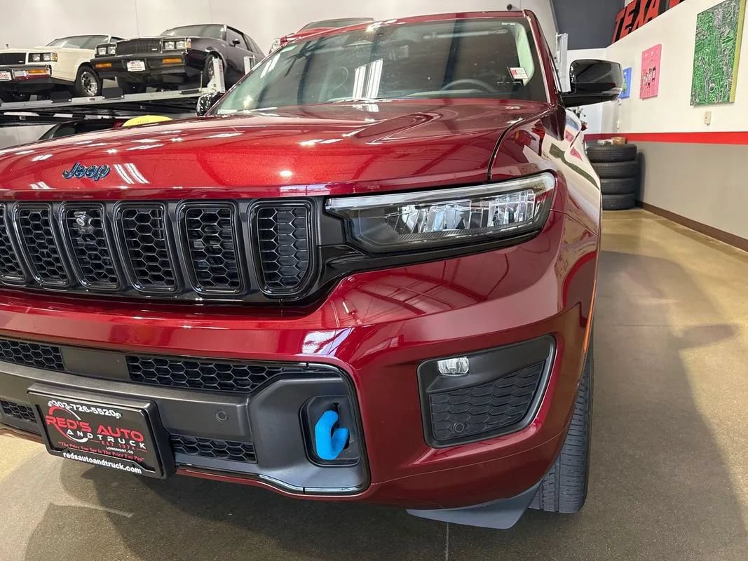 Used 2023 Jeep Grand Cherokee 30th Anniversary AWD/4WD image 87