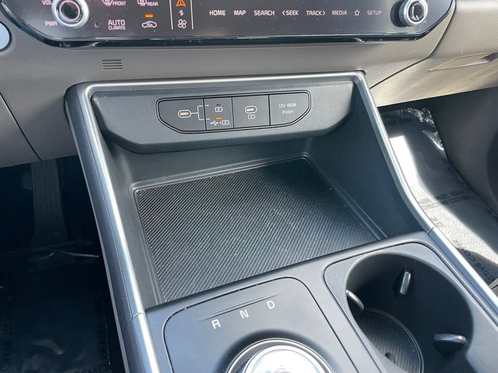 Used 2026 Kia Carnival LXS FWD image 14