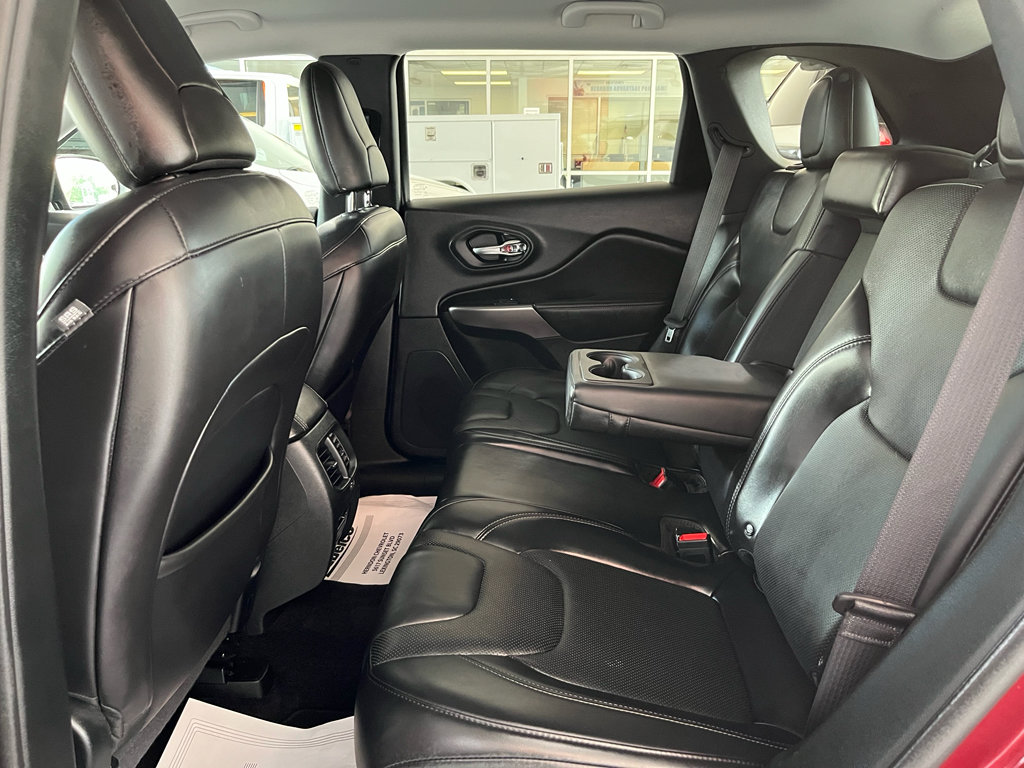 Used 2019 Jeep Cherokee Limited image 14