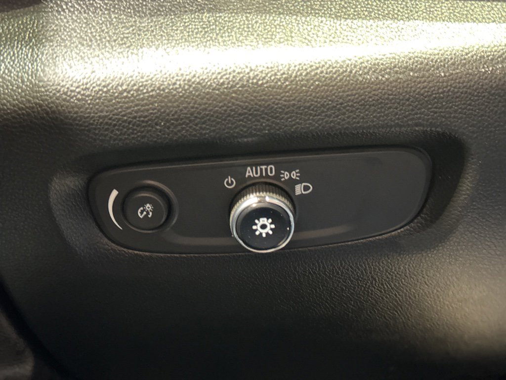 Used 2022 Chevrolet Traverse Premier w/ Redline Edition image 32