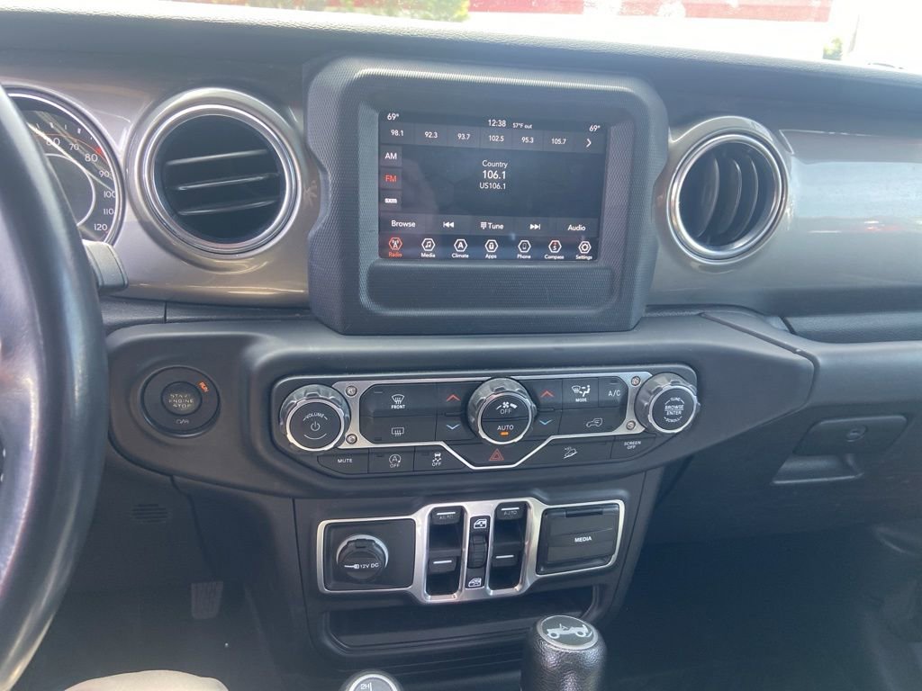 Used 2018 Jeep Wrangler Unlimited Sahara image 38