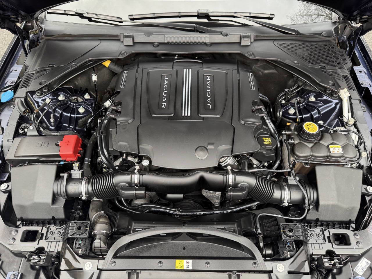 Used 2018 Jaguar XF S image 38