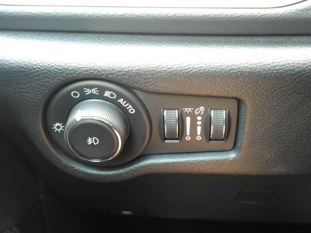 Used 2025 Chrysler Pacifica Select FWD image 38