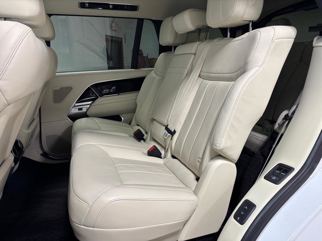 Used 2025 Land Rover Range Rover Long Wheelbase SE image 28