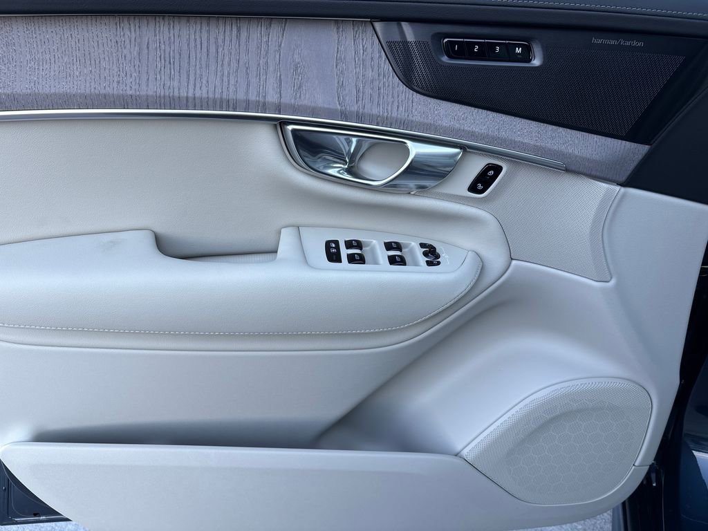 New 2026 Volvo XC90 T8 Ultra w/ Protection Package Premier image 9