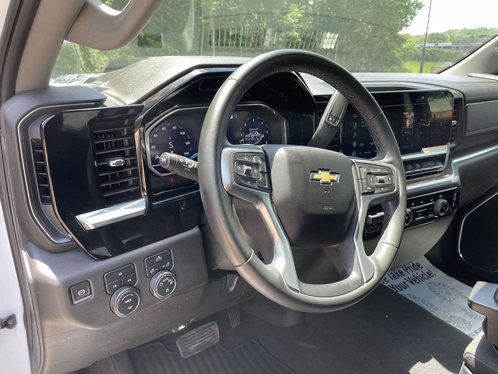 Used 2024 Chevrolet Silverado 2500 LT AWD/4WD image 7