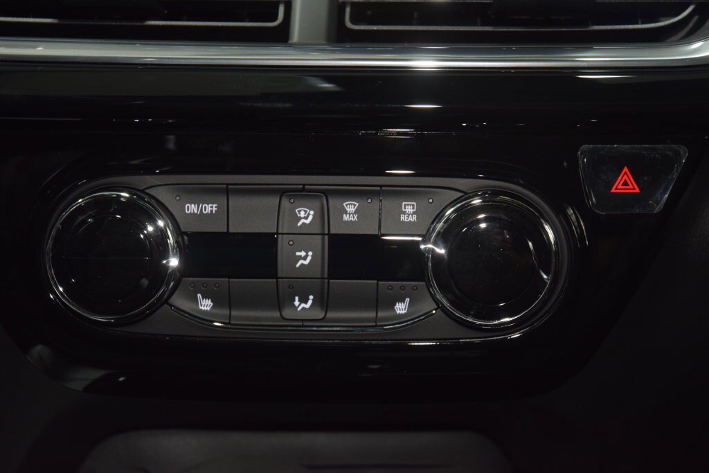 New 2026 Chevrolet Trax RS w/ Sunroof Package FWD image 32